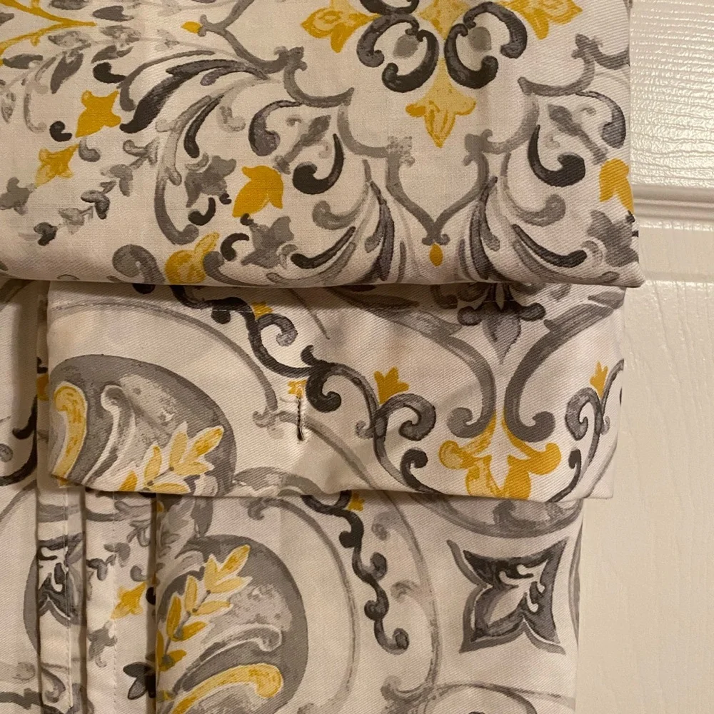 Tahari Shower Curtain Gray and Yellow Damask Tapestry. NWOT.